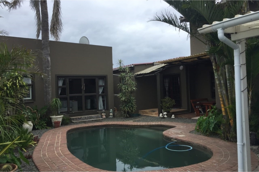 5 Bedroom Property for Sale in Gonubie Eastern Cape